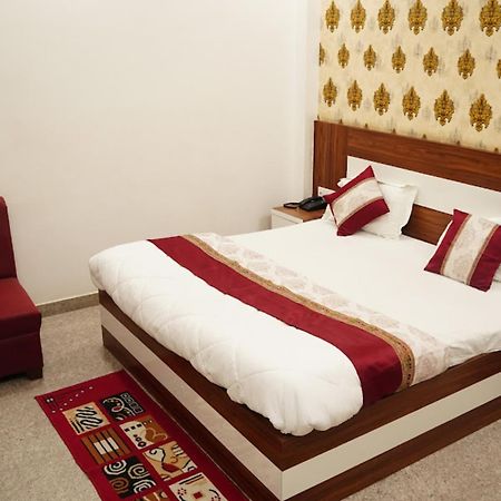 Hotel The Ramay Palace Ayodhya エクステリア 写真
