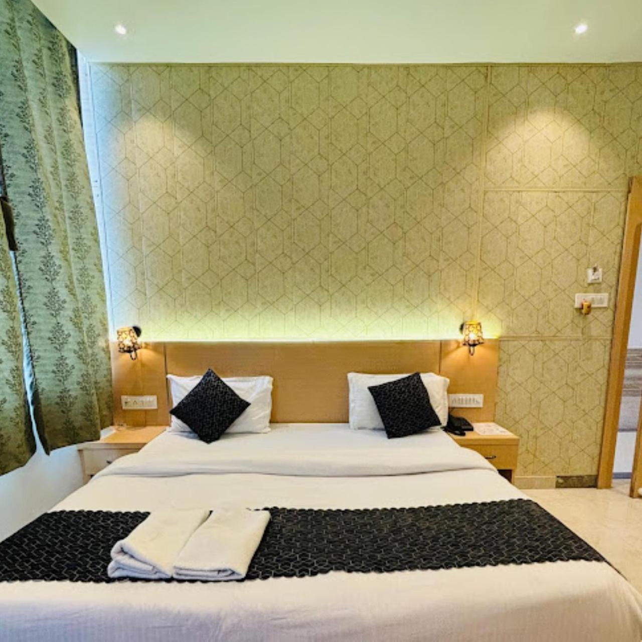 Hotel The Ramay Palace Ayodhya エクステリア 写真